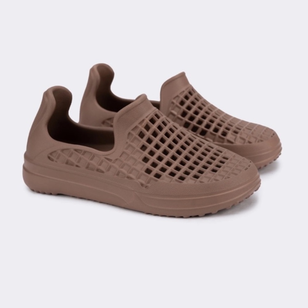 Lusso Cloud Brown Slip-On Clog - size 8